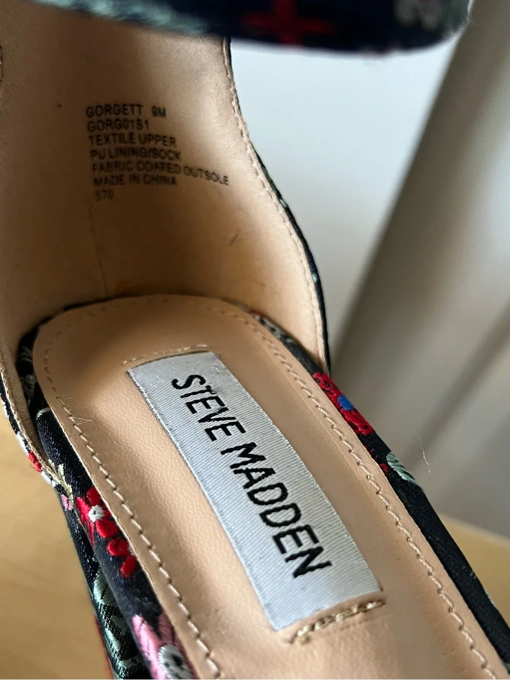 New Steve Madden Floral Embroidered Platform Heel